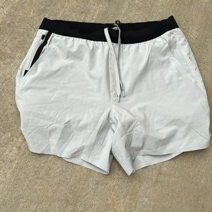 Ten Thousand 5” Interval Short - Sz L